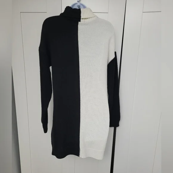 NWOT Split Monochrome Black & White Turtleneck Sweater Dress - Picture 11 of 12